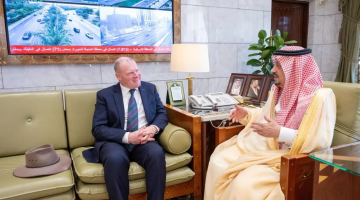 أمير منطقة الرياض يستقبل سفير أستراليا لدى المملكة