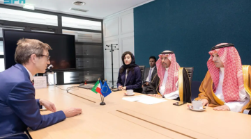 وزير الصناعة والثروة المعدنية يبحث تعزيز التعاون في قطاع التعدين والمعادن الإستراتيجية مع الجمهورية الفرنسية