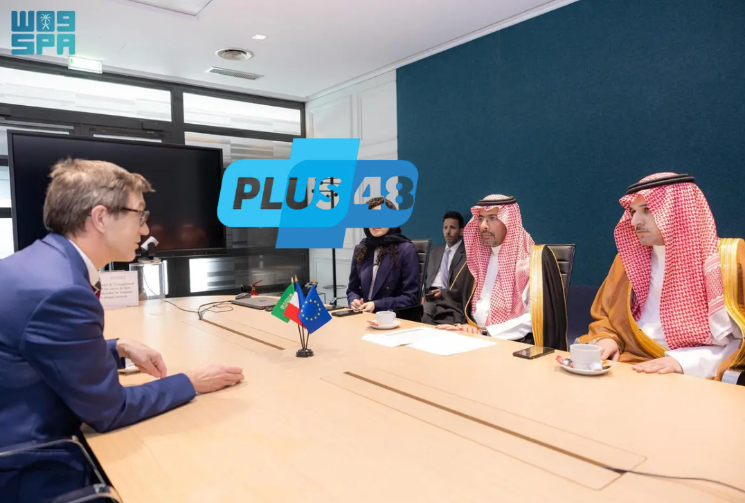 وزير الصناعة والثروة المعدنية يبحث تعزيز التعاون في قطاع التعدين والمعادن الإستراتيجية مع الجمهورية الفرنسية