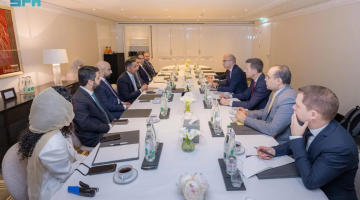 وزير الصناعة والثروة المعدنية يبحث مع شركات فرنسية الفرص الاستثمارية المشتركة في التعدين وصناعتي الطيران والأغذية