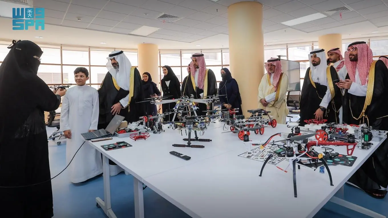 وزير الاتصالات يزور جامعة الملك خالد ويشيد بجهود المبتكرين لدعم اقتصاد #عسير الرقمي