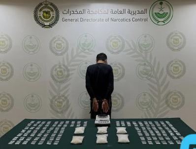 #عاجل | #مكافحة_المخدرات تقبض على 4 أشخاص لترويجهم المواد المخدرة في 3 مناطق