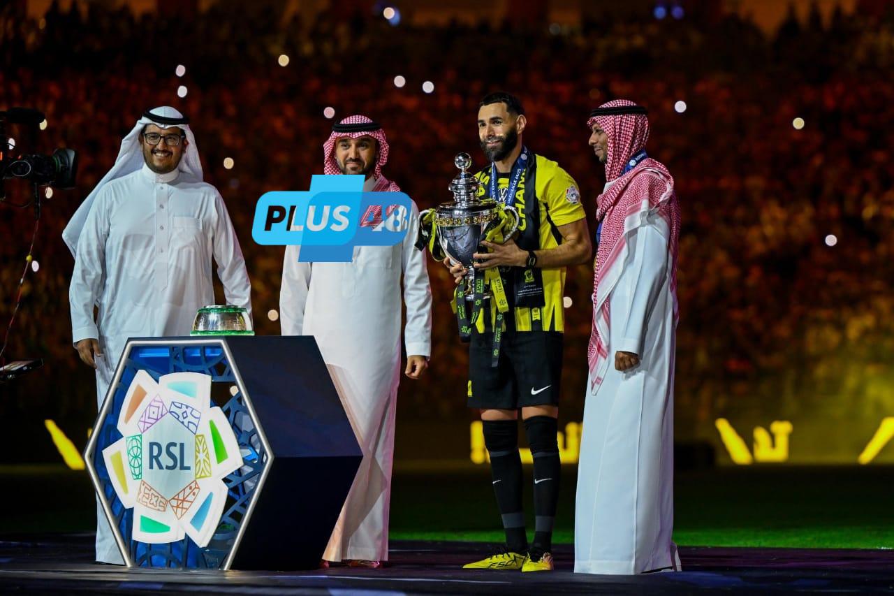 وزير الرياضة يتوّج #الاتحاد بلقب الدوري السعودي للمحترفين للموسم 2024-2025