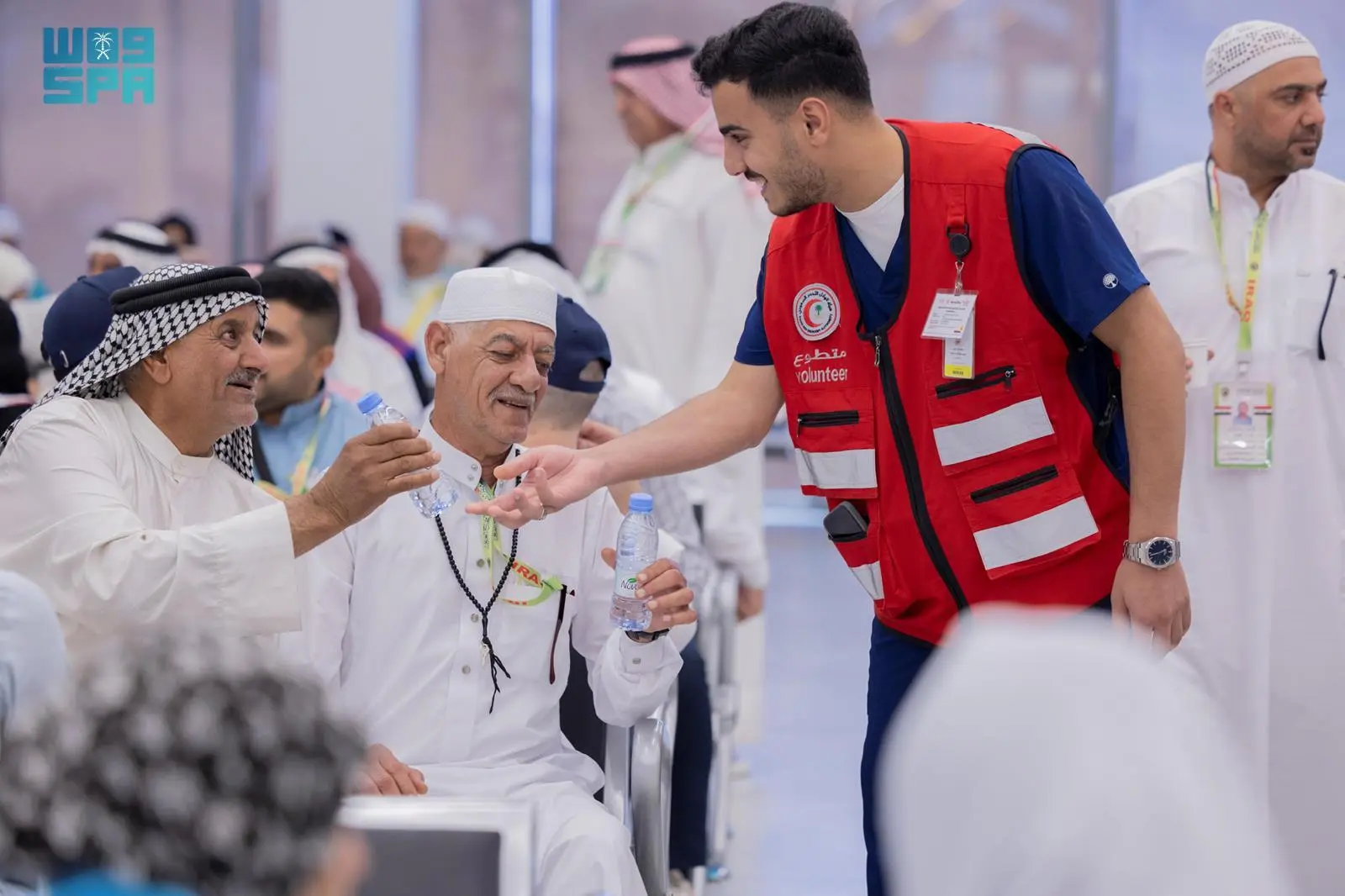 جهود متكاملة يقودها متطوعون بمنفذ #جديدة_عرعر من مختلف الجهات لخدمة ضيوف الرحمن