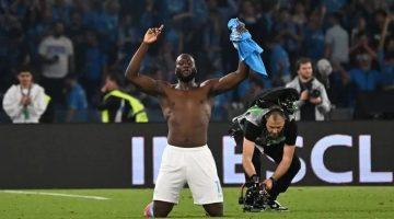 نابولي يتوج بلقب الدوري الإيطالي بفارق نقطة عن إنتر ميلان بعد موسم مثير