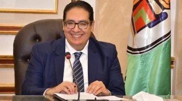 رئيس جامعة القاهرة يتفقد لجان الامتحانات بعدة كليات ويطمئن على انتظام سيرها