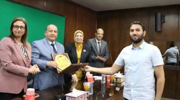جامعة القاهرة تنظم ملتقى التوظيف 2025 بكلية الاقتصاد والعلوم السياسية 