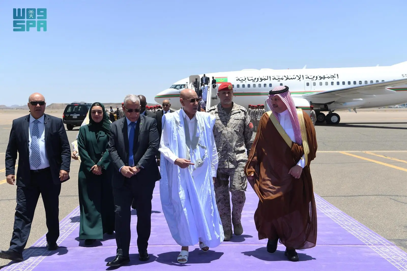 الرئيس الموريتاني يصل #المدينة_المنورة لزيارة #المسجد_النبوي