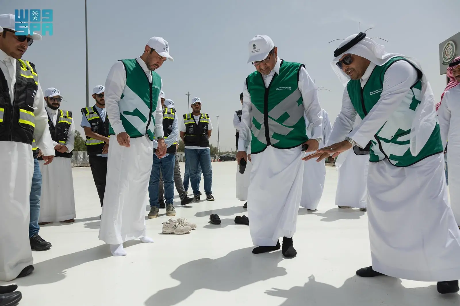 الدلامي يطّلع على الطرق المطاطية وتبريد الطرق لخدمة ضيوف الرحمن في #المشاعر_المقدسة