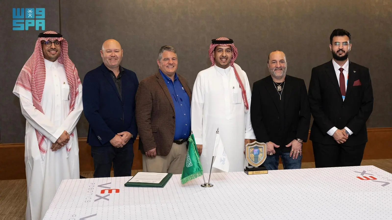 الاتحاد السعودي للروبوت والرياضات اللاسلكية يوقع شراكة لتعزيز التعليم في مجالات STEM في المملكة