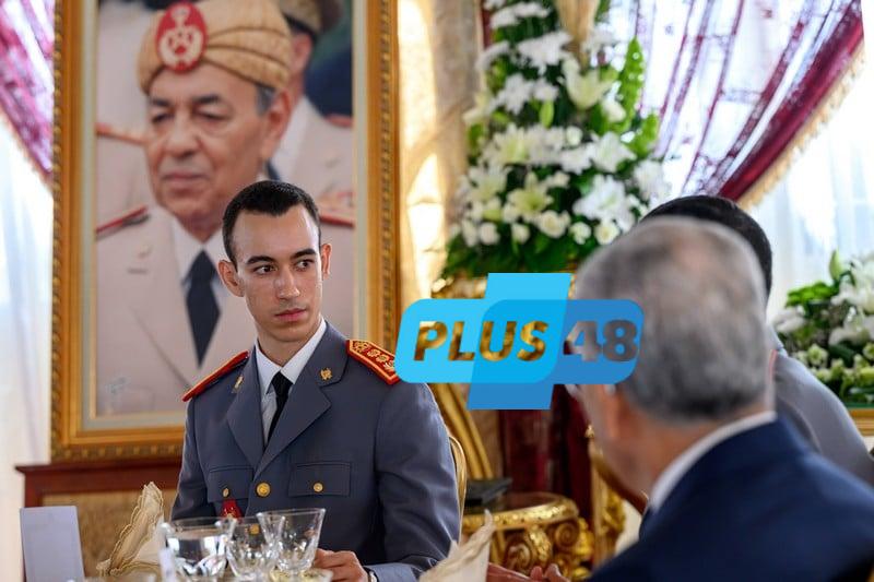 ولي العهد يترأس مأدبة غداء بنادي الضباط