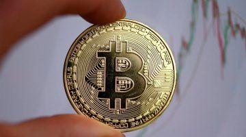 البيتكوين يغازل سيناريو الصعود إلى 220 ألف دولار بنهاية 2025