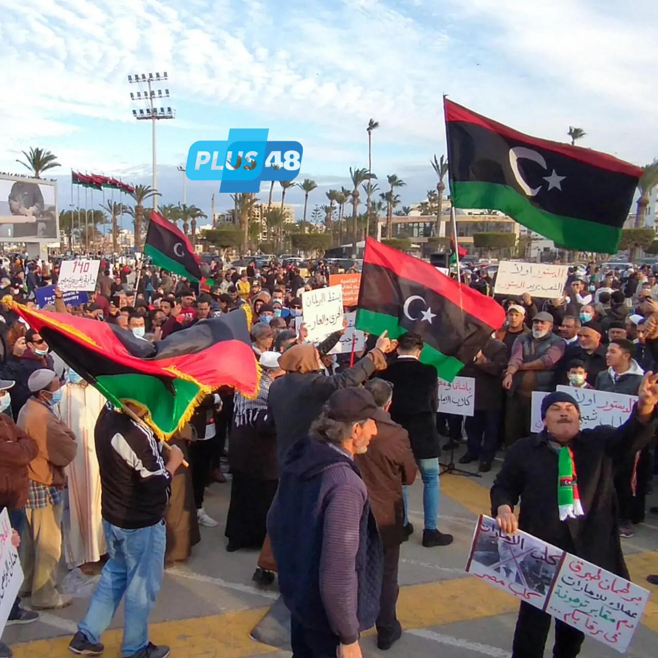 وزير الموارد المائية ينصم لوزراء مستقلين من حكومة طرابلس وسط مطالب بإسقاط الديبية