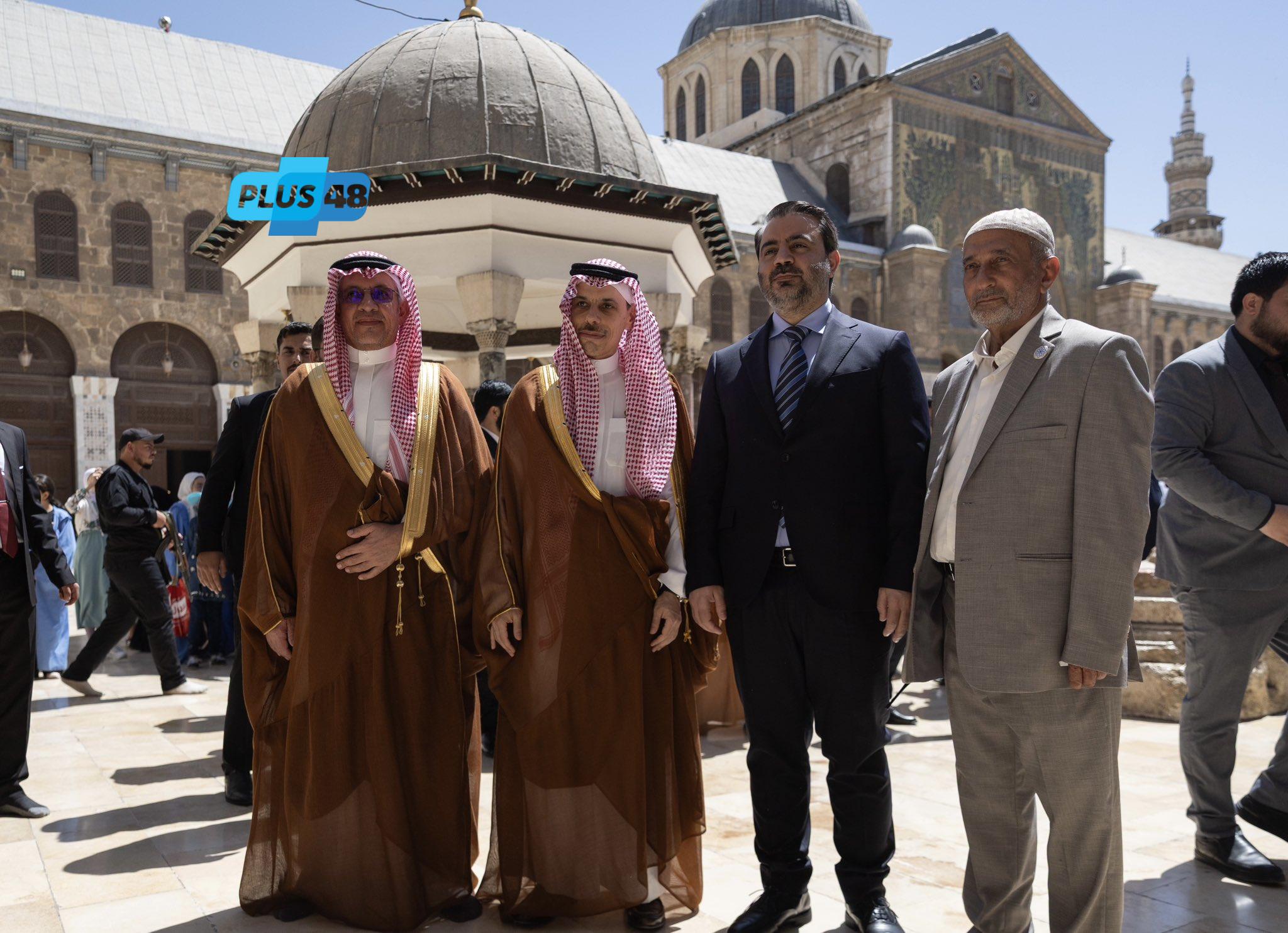 وزير الخارجية السعودي يزور الجامع الأموي في #دمشق برفقة نظيره السوري