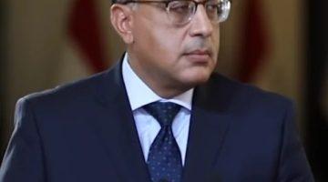 مجلس الوزراء يقرر تطبيق ضريبة الدمغة على تعاملات البورصة بدلاً من الأرباح الرأسمالية.. خبير اقتصادي يعلق