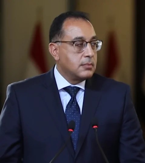 مجلس الوزراء يقرر تطبيق ضريبة الدمغة على تعاملات البورصة بدلاً من الأرباح الرأسمالية.. خبير اقتصادي يعلق