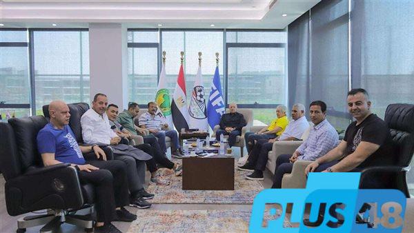 “أبوريدة” يبحث برنامج المنتخب الوطنى لكأس العرب مع الجهاز الفني