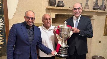مصطحبين كأس مصر.. مجلس الزمالك فى زيارة حسين لبيب