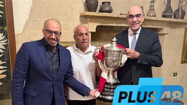 مصطحبين كأس مصر.. مجلس الزمالك فى زيارة حسين لبيب