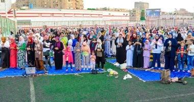 حكم وقوف الرجال بجوار النساء فى صلاة العيد.. الأوقاف توضح