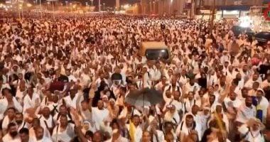 حجاج بيت الله الحرام ينفرون من عرفات إلى مشعر مزدلفة