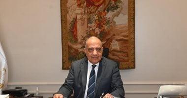 وزير الكهرباء يغادر إلى فرنسا لبحث سبل التعاون فى مجالات الطاقة النظيفة