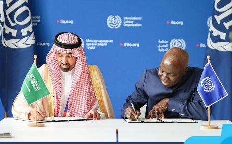 “الراجحي” يوقع اتفاقية تجديد التعاون مع منظمة العمل الدولية