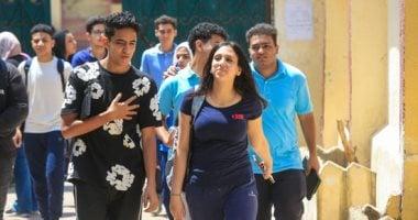 نماذج استرشادية لأسئلة امتحان الفيزياء لطلاب الثانوية العامة.. إجابات مضمونة