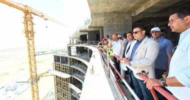 وزير الإسكان يتفقد مشروعات مدينة العلمين الجديدة لمتابعة نسب التنفيذ