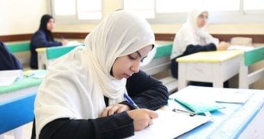 ارتياح لسهولة امتحان القرآن والحديث لطلاب القسم الأدبى بالثانوية الأزهرية