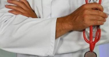 “قالهم مش هكشف”.. التحقيق فى واقعة طبيب قنا والمريضة المسنة