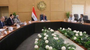 وزير الكهرباء  يبحث مع وفد المفوضية الأوروبية سبل التعاون في مجالات الطاقة المتجددة