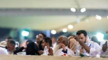 بعد عرفات والمزدلفة ..الحجاج يرمون جمرة العقبة (فيديو)