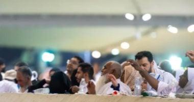 بعد عرفات والمزدلفة ..الحجاج يرمون جمرة العقبة (فيديو)