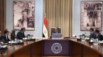 توفير إنترنت مجاني وجراجات وباصات كهربية ضمن تطوير منظومة زيارة الأهرامات