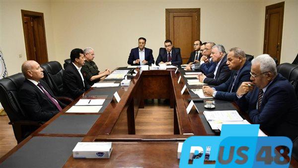 وزير الشباب يبحث الفرص الاستثمارية لهيئة استاد القاهرة مع مجلس الإدارة