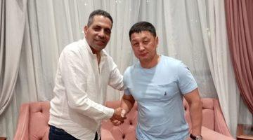 وصول المدير الفني لمنتخب مصر للمصارعة الحرة