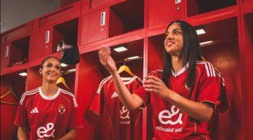 لاعبات الأهلي يظهرن بالقميص الأساسي لموسم 2025-2026 المشارك في كأس العالم للأندية