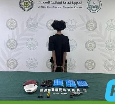 القبض على مواطن في #الرياض لترويجه الحشيش وأقراصًا خاضعة لتنظيم التداول #عاجل