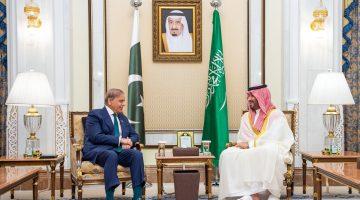 سمو ولي العهد يستقبل رئيس الوزراء الباكستاني