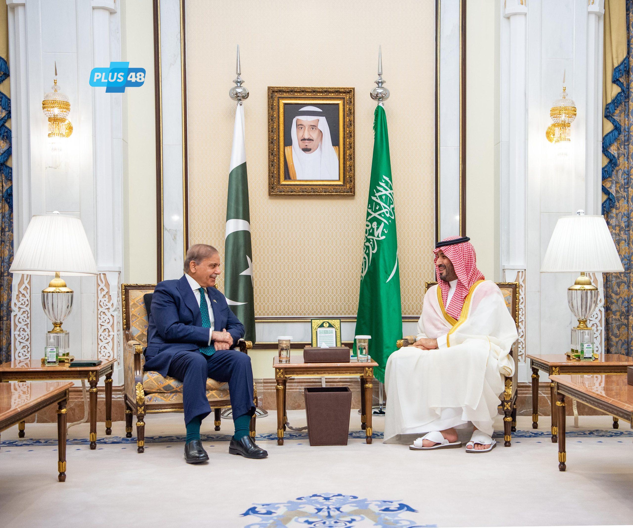 سمو ولي العهد يستقبل رئيس الوزراء الباكستاني