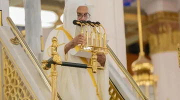 “الحذيفي” في #خطبة_الجمعة بالمسجد النبوي : أعظم بُشرى من الله تعالى للخلق، أن العلاقة بين رب العالمين وبين خلقه هي الرحمة