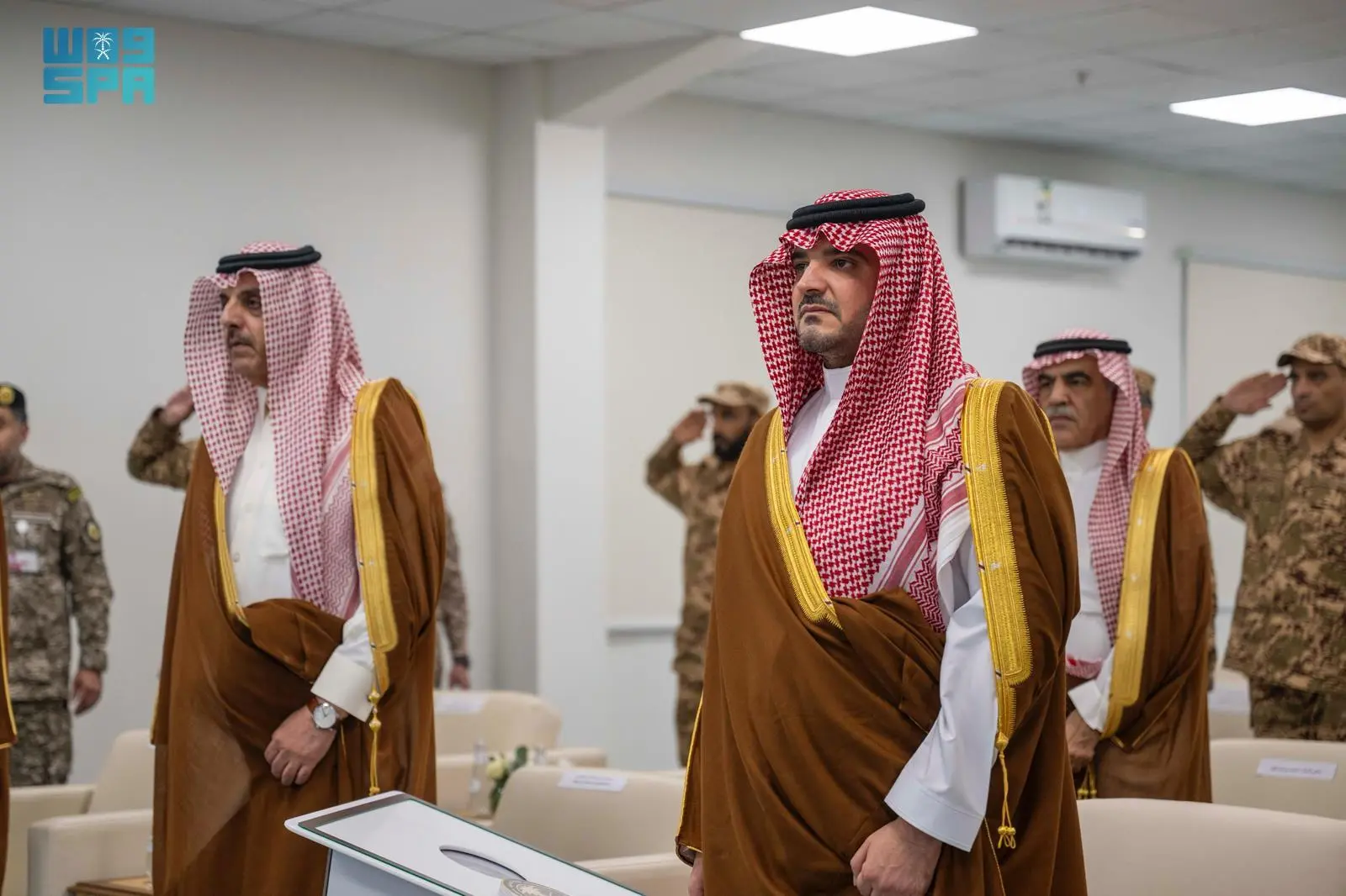 وزير الداخلية يفتتح مقر القيادة العامة لمهام الحج والعمرة التابع لإدارة المجاهدين في #مشعر_مزدلفة