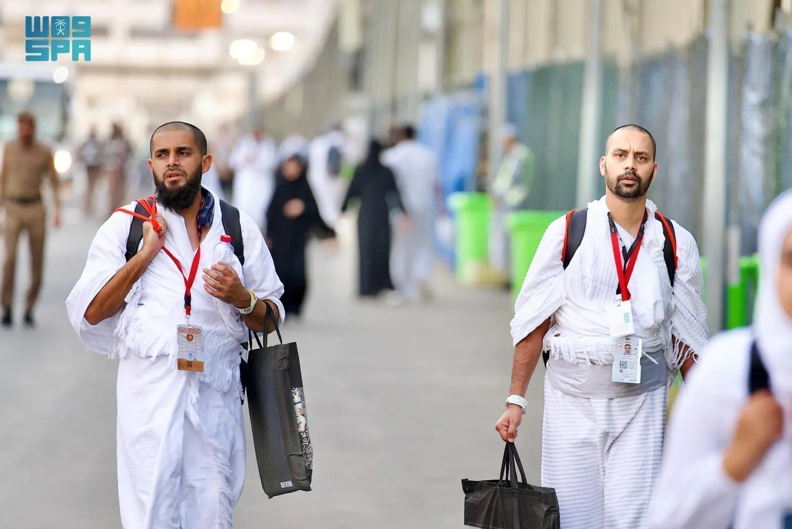 توافد حجاج بيت الله الحرام إلى #مشعر_منى لقضاء #يوم_التروية