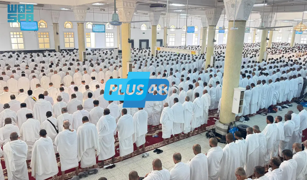 مسجد الخيف يحتضن آلاف الحجاج في #يوم_التروية وسط أجواء إيمانية وخدمات متطورة