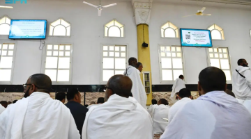 “الشؤون الإسلامية” تبث أكثر من 900 ألف رسالة توعوية وإرشادية بلغات عالمية لضيوف الرحمن في مسجد الخيف عبر 75 شاشة رقمية