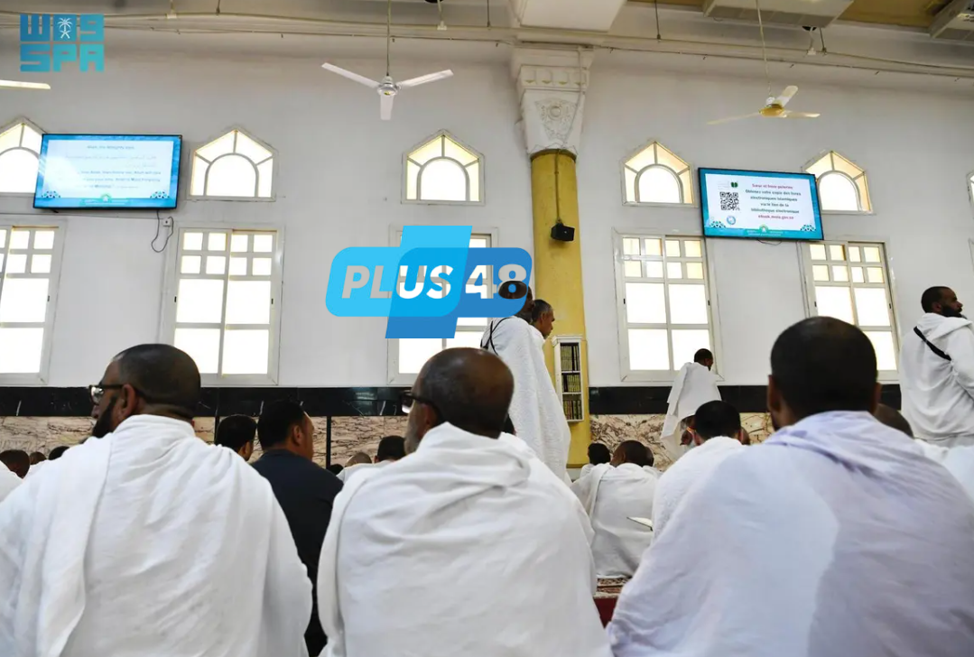 “الشؤون الإسلامية” تبث أكثر من 900 ألف رسالة توعوية وإرشادية بلغات عالمية لضيوف الرحمن في مسجد الخيف عبر 75 شاشة رقمية