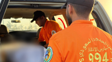 حرس الحدود بمنطقة #المدينة_المنورة ينقذ مواطنًا من الغرق أثناء ممارسة السباحة