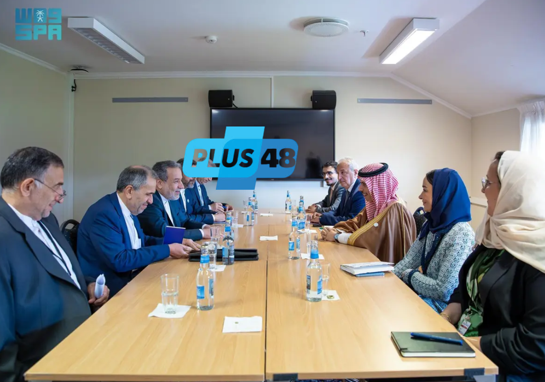 وزير الخارجية ونظيره الإيراني يناقشان المستجدات على الساحتين الإقليمية والدولية