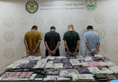 القبض على (4) مواطنين لترويجهم أقراصًا خاضعة لتنظيم التداول الطبي و(108) كجم من مادة الحشيش #عاجل